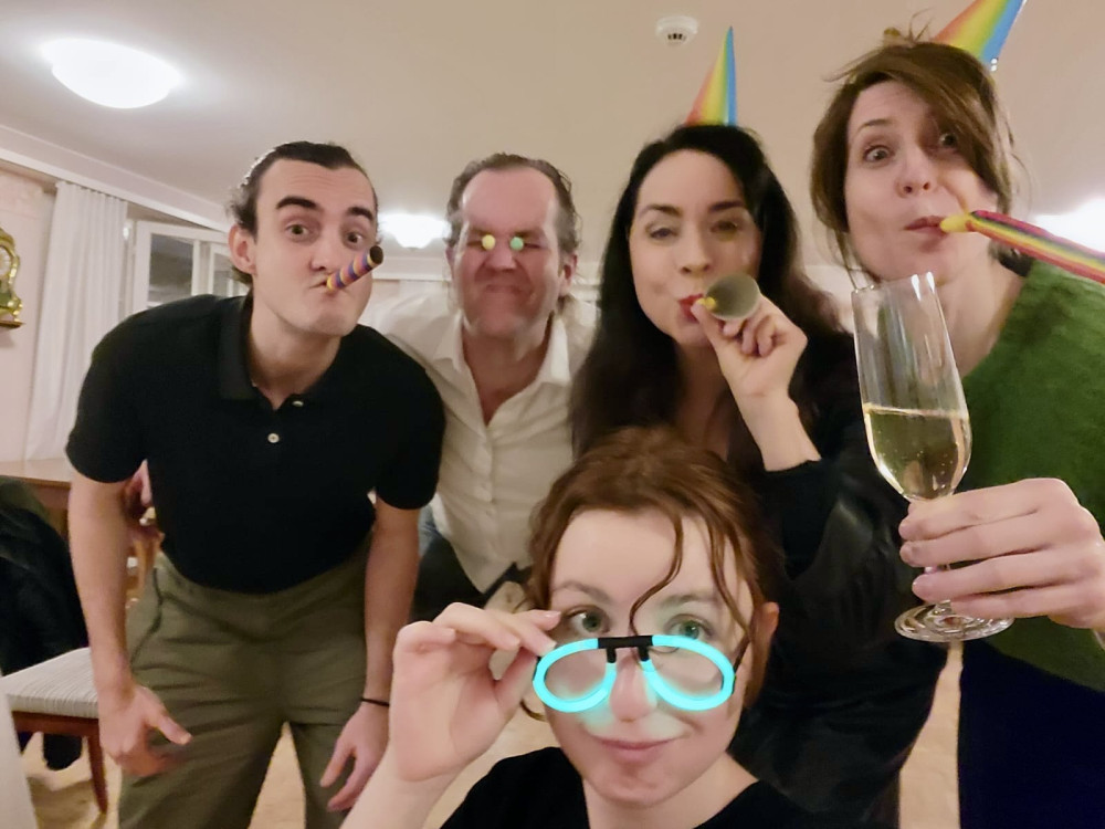 Silvester in Kriegstetten: Yannick Noël Gut, Philipp Malbec, Nina Bradlin, Fiona Burri und Michéle Wächter.