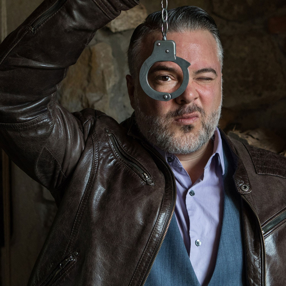 Peter Denlo wird am Nachmittag seinen Krimi «Zungentod» signieren.