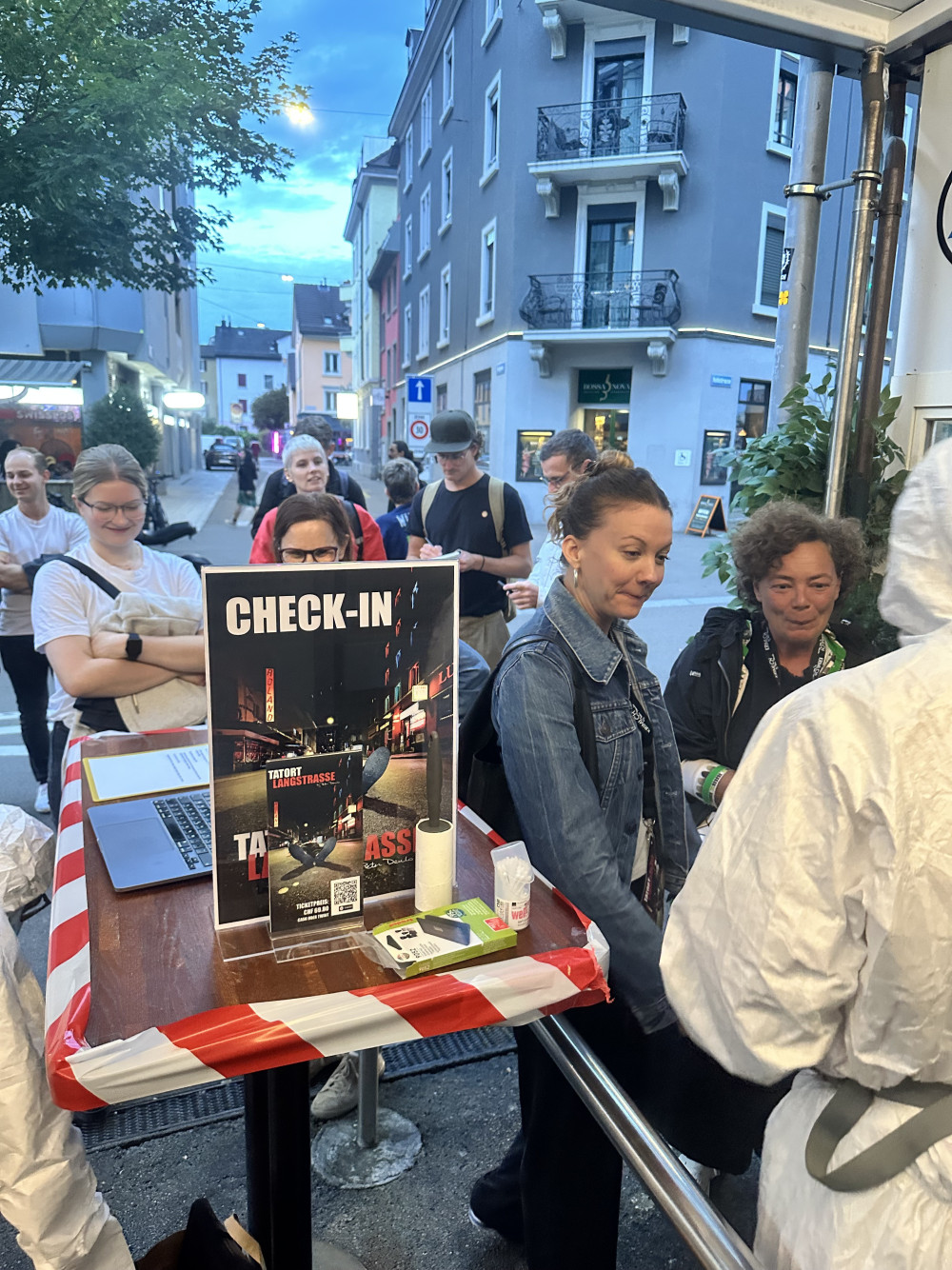 Check-In der Teilnehmenden bei der Generalprobe.
