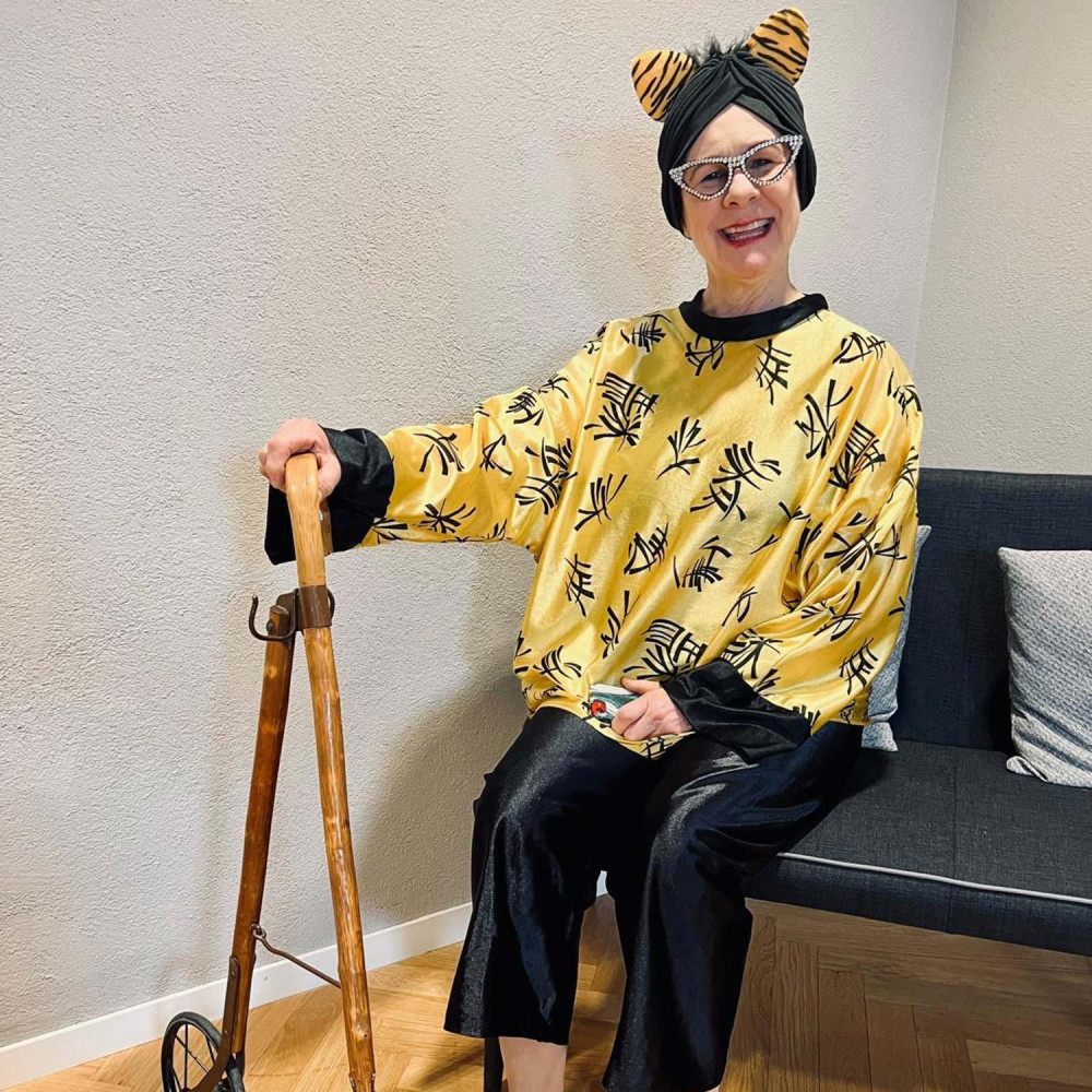 Als Christal Pistole im WeekendKrimi «Die magische Kugel», 2025.