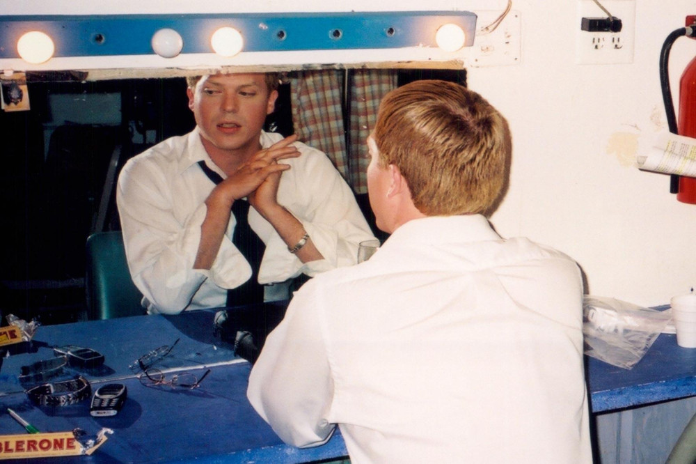 Christian bakstage in Los Angeles. Schweizer Schokolade griffbereit. 2003.