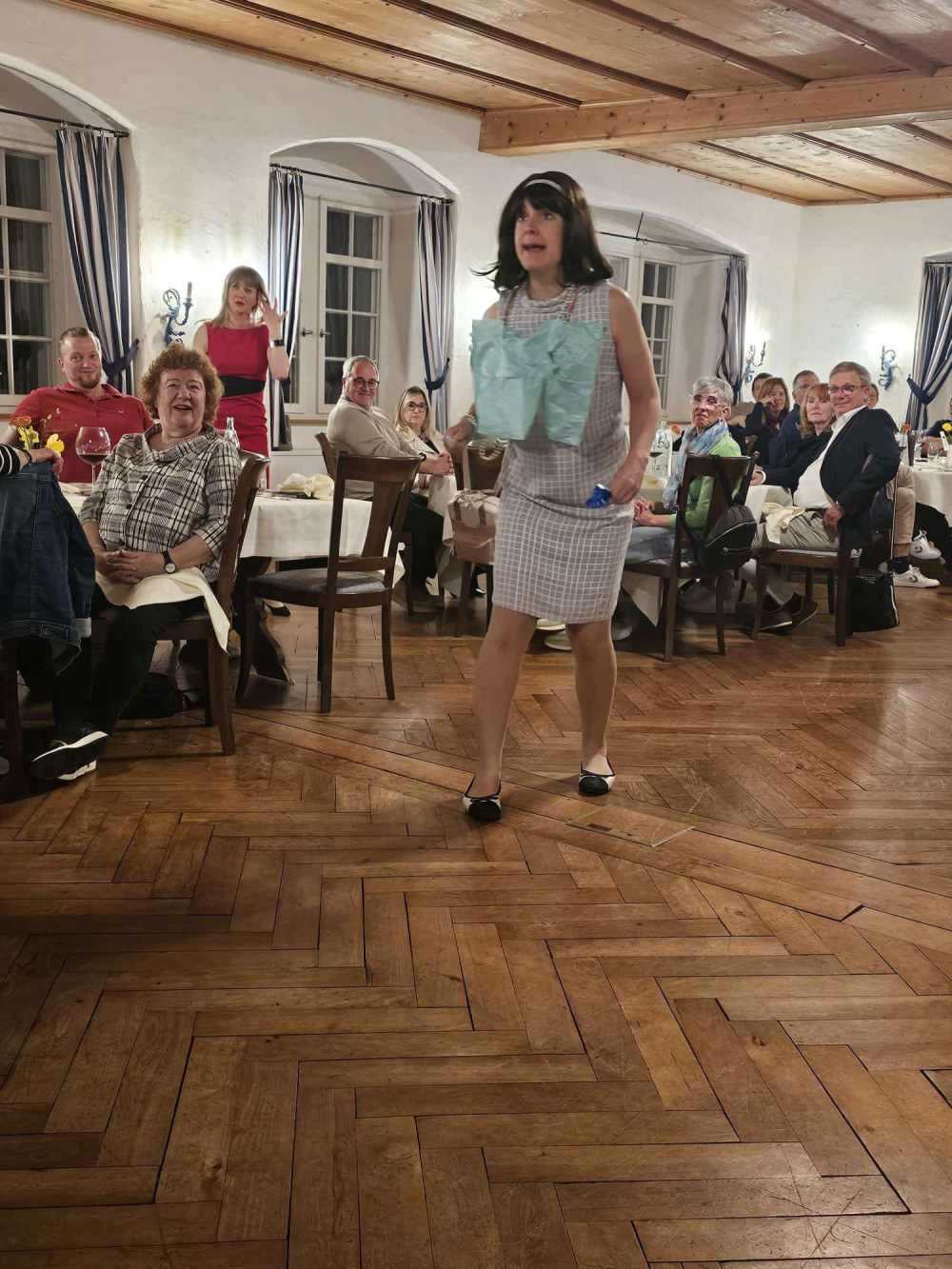 Angela Hunkeler als Maybeline Matter.
