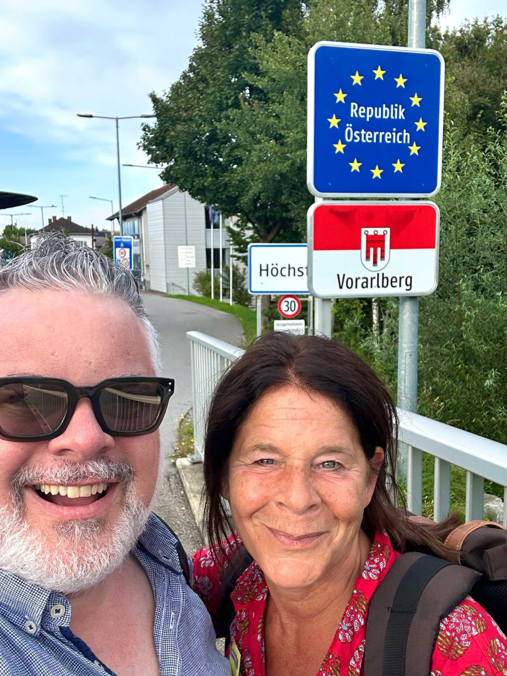 Peter Denlo und Rahel Valdivieso auf der Tatortsuche im Grenzgebiet.