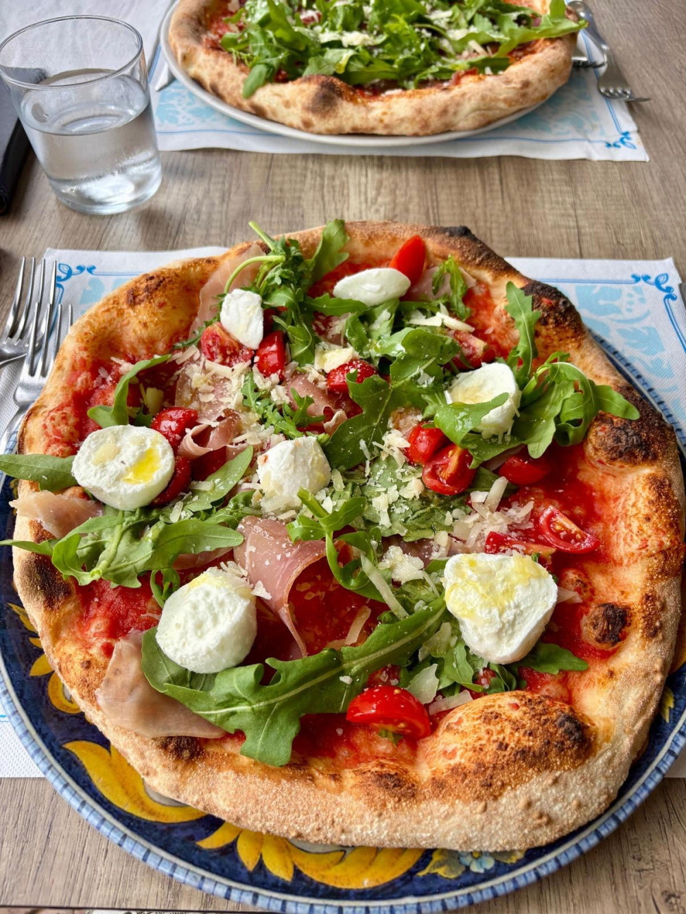 Der Sprachkurs beginnt mit einer Pizza.