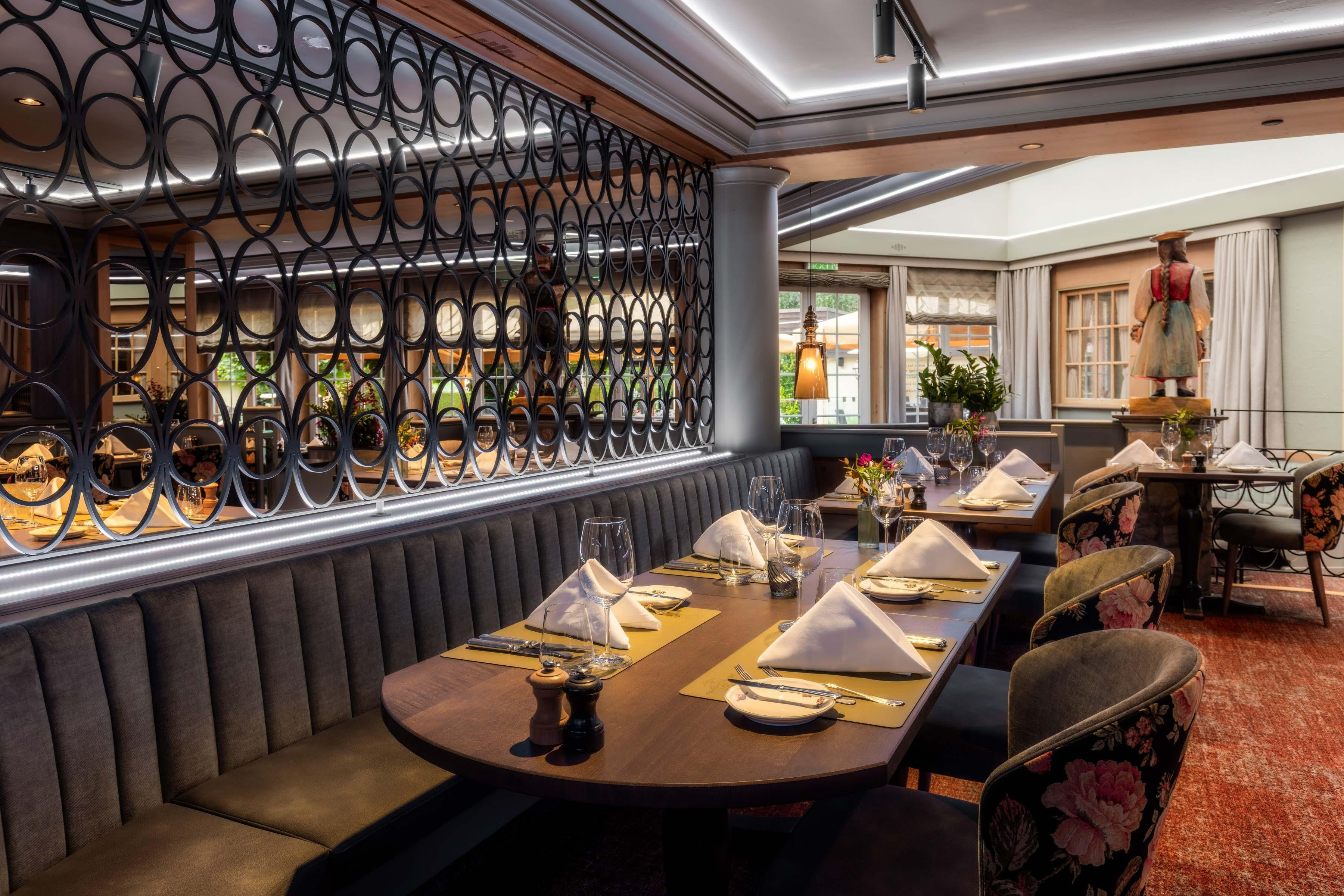 Schweizerhof grindelwald restaurant 01