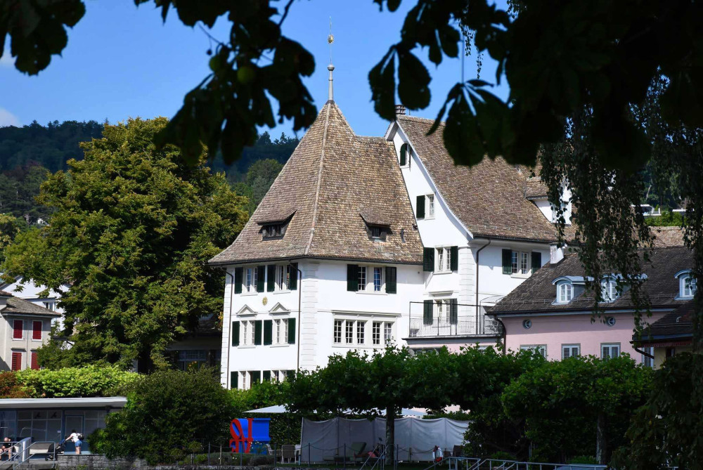 Neu beim WeekendKrimi: Hotel Sonne in Küsnacht am Zürichsee.